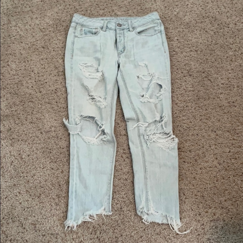 American Eagle Light Wash Mom Jeans
